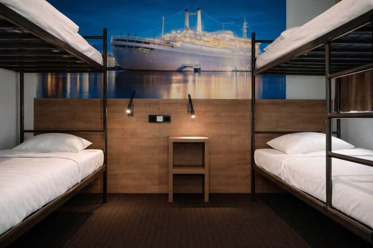 Coffres-forts dans les chambres, fer et planche à repasser