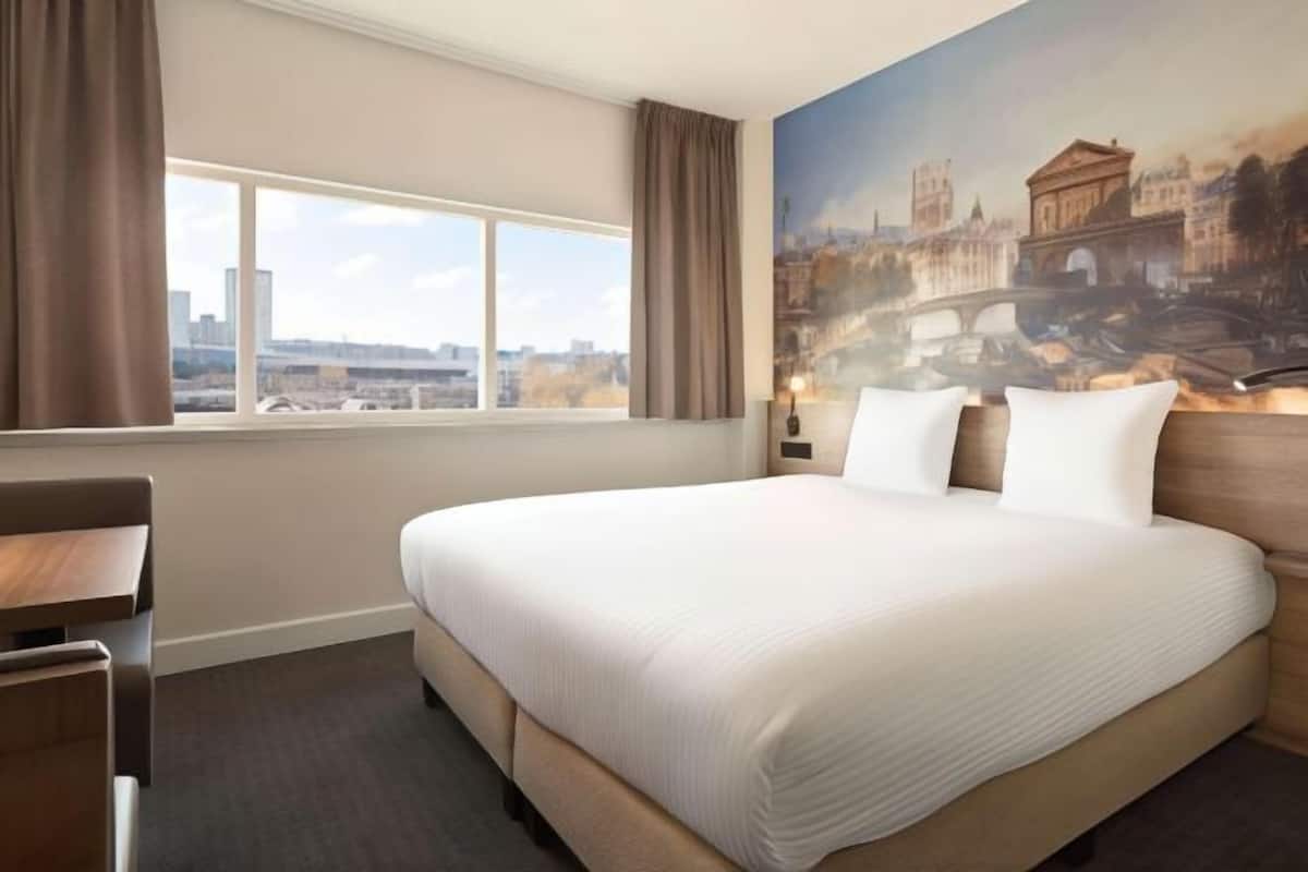 In-room safe, iron/ironing board, free WiFi, bed sheets