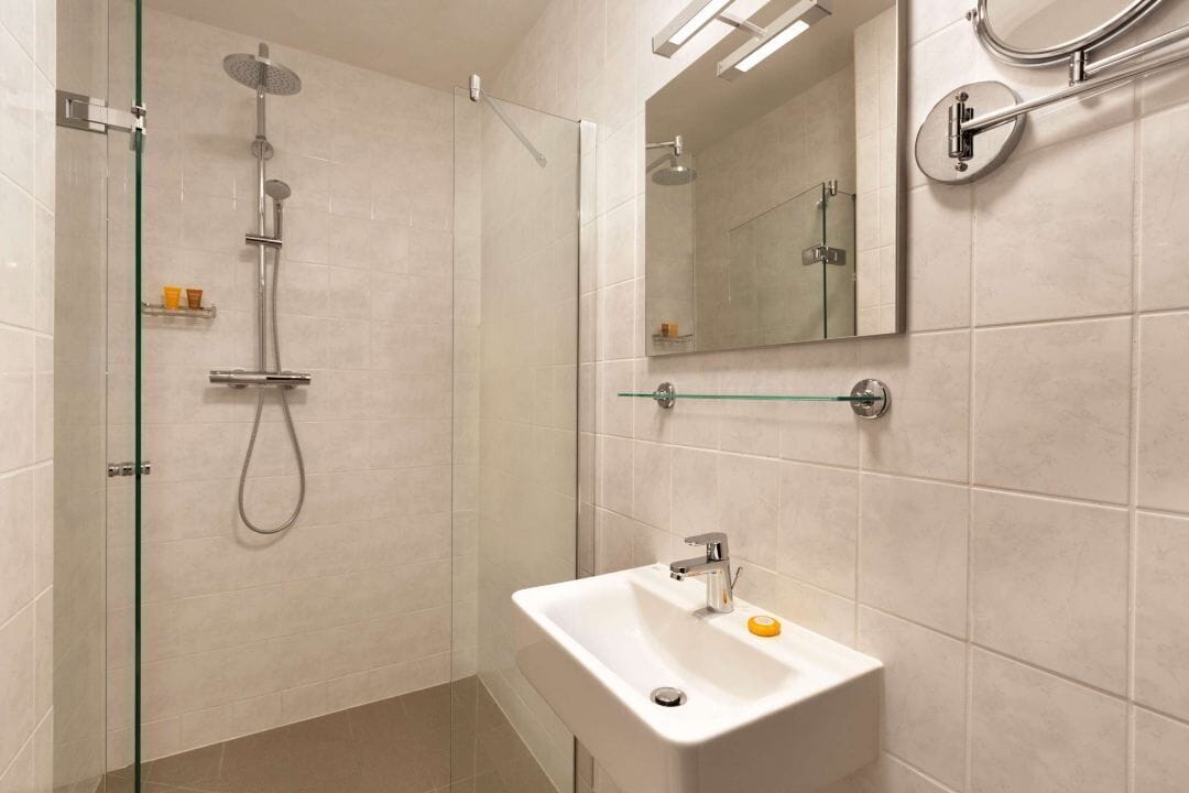 shower, free toiletries, hair dryer, towels