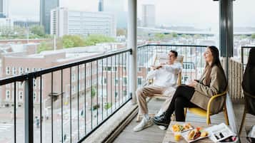 Kamer, balkon (Suite) | Een kluis op de kamer, een strijkplank/strijkijzer, gratis wifi