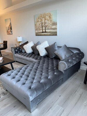 極品公寓, 3 間臥室, 廚房, 花園景觀 | 浴室 | 獨立浴缸和淋浴設備、吹風機、毛巾