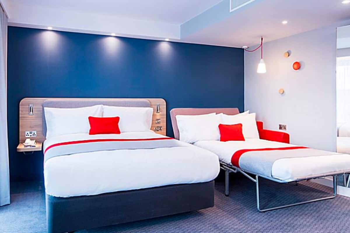 standard room, 1 double bed with sofa bed | in-room safe, laptop workspace, blackout curtains, iron/ironing board