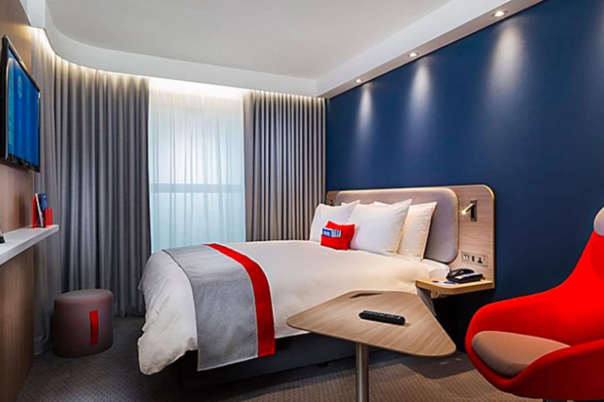 standard room | in-room safe, laptop workspace, blackout curtains, iron/ironing board