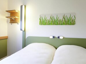 Twin Room, 2 Twin Beds | Desk, laptop workspace, iron/ironing board, free cribs/infant beds - ibis budget Pontarlier (Pontarlier)