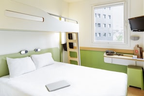 Triple Room, Multiple Beds | Desk, laptop workspace, iron/ironing board, free cribs/infant beds - ibis budget Pontarlier (Pontarlier)