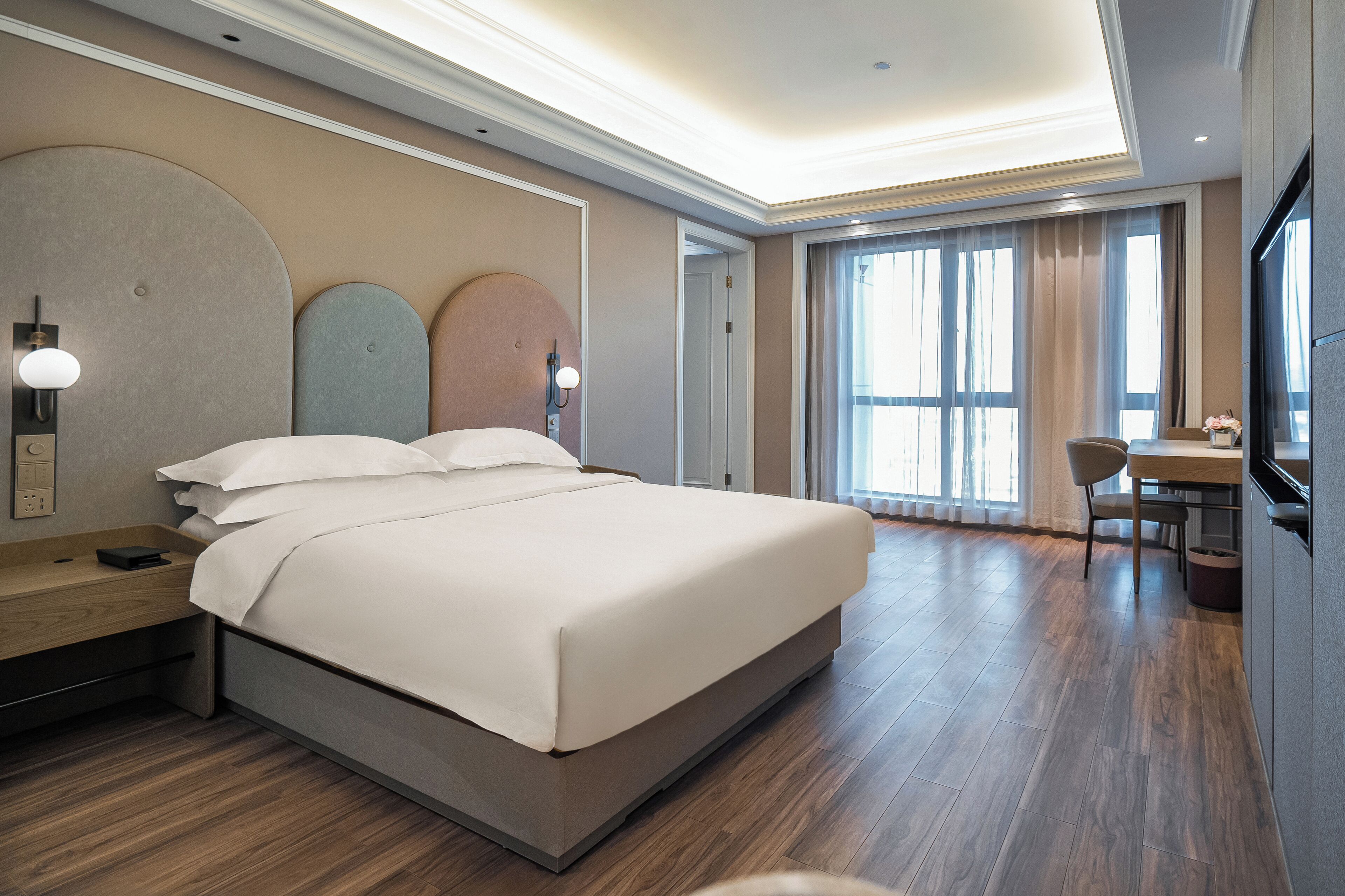 디럭스 스위트, 킹사이즈침대 1개 | 미니바, 객실 내 금고, 책상, 노트북 작업 공간