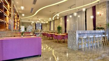 2 restaurants, breakfast, lunch, dinner served; international cuisine