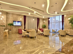 2 restaurants, breakfast, lunch, dinner served; international cuisine
