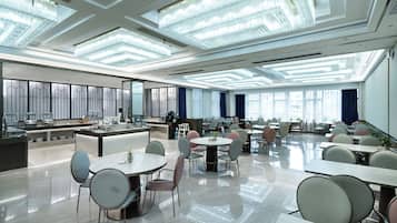 2 restaurants, breakfast, lunch, dinner served; international cuisine