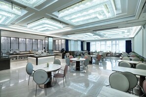 2 restaurants, breakfast, lunch, dinner served; international cuisine  - Mercure Hangzhou Linping Hotel (Hangzhou)