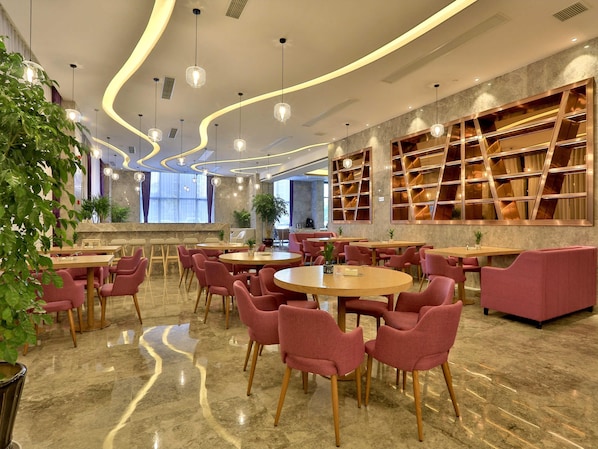 2 restaurants; breakfast, lunch, and dinner served - Mercure Hangzhou Linping Hotel (Hangzhou)