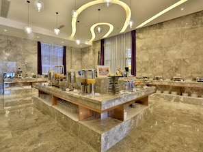 2 restaurants, breakfast, lunch, dinner served; international cuisine