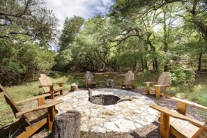 Property grounds - Chic Hill Country Oasis (Driftwood)