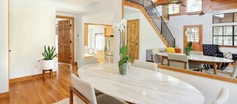  Chic Hill Country Oasis