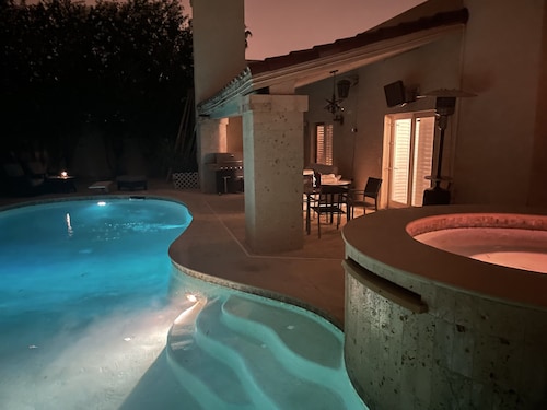 Luxury House In Paradise Valley With Private Pool & Hot Tub. 30 days minimum