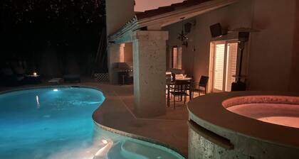 Luxury House In Paradise Valley With Private Pool & Hot Tub. 30 days minimum