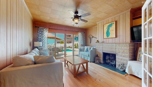 LUXURY BEACH HOME @ NORTH BEACH -JÄRJESTELMÄT, PALOSKALA, valtava PATIO & piha, WALK 2 TOWN