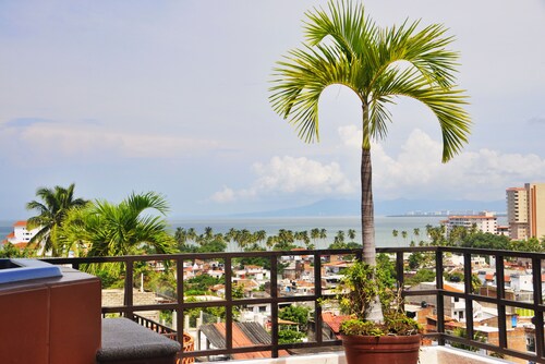 Villa Europa - ein modernes, privates Haus- mit Meer-Stadt- und Bergblick!