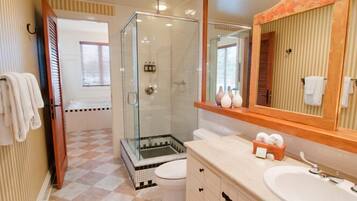 Combined shower/tub, jetted tub, hair dryer, towels