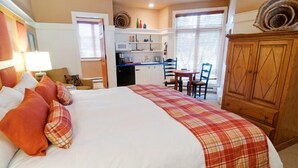 A hotel room with a large bed, a desk, and a kitchenette. - HILTON GVC NEW YEAR'S 2026-27 - 6 Nights (Mont-Tremblant)