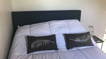 1 habitación, tabla de planchar con plancha, wifi y ropa de cama