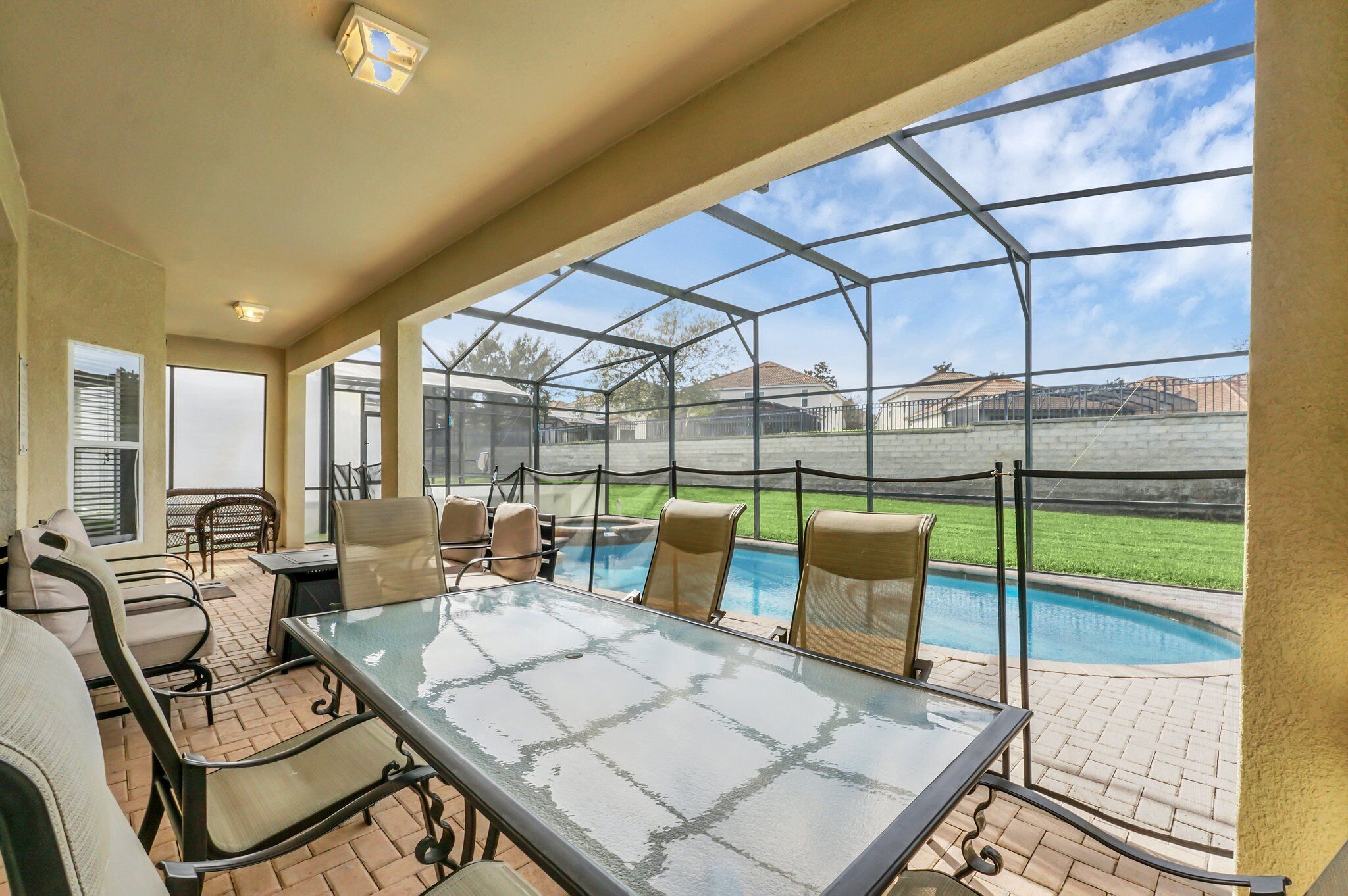 Windsor Point | Fun Family Pool Home with Kids Bedrooms & Games Room