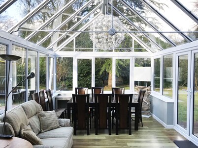 New Forest house with large garden, near sea. Perfect for families with children