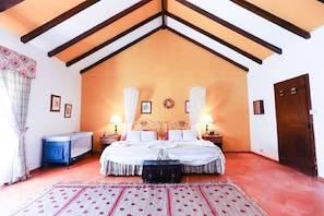 8 Schlafzimmer, Bügeleisen/Bügelbrett, Internetzugang, Bettwäsche