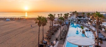 "ALL NATURE"- Private Oasis.15km to airport. 25 km to Valencia. Sleeps 14+3