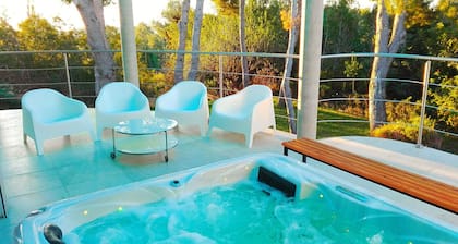 Oasis-Pool, Jacuzzi, Chill-Out, Bar, AC/DC, WLAN, Privatsphäre. Kapazität 12+3