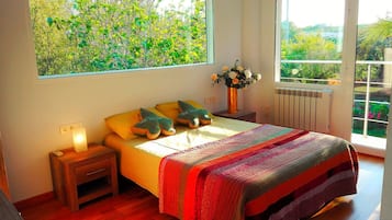 5 bedrooms, desk, iron/ironing board, free WiFi