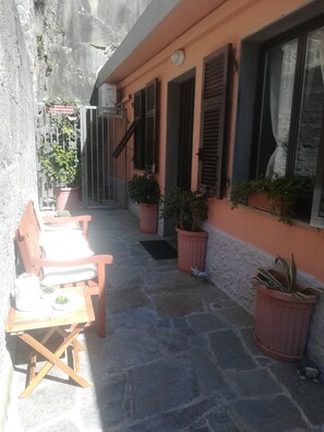 Terrace/patio - The Goose House (CITR:011024-CAV-0005) (Riomaggiore)