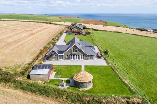 Ocean Views ,kinsale 6 Bedroom house,sleeps 22,owned by Exquisite Holiday Homes 