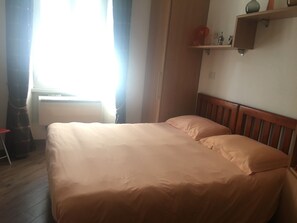 Fer et planche à repasser, Wi-Fi, literie fournie