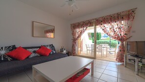 Télévision, lecteur de DVD, chaîne hi-fi