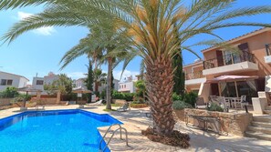 Outdoor pool - Paphos coastal villa with swimming pool (Paphos)