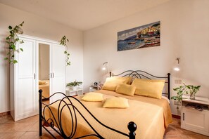 3 slaapkamers, een bureau, een strijkplank/strijkijzer, wifi