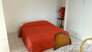 1 chambre, coffres-forts dans les chambres, fer et planche Ă repasser