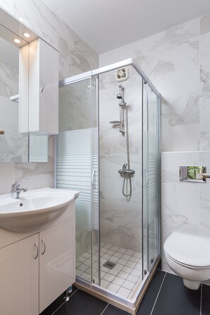 Shower, towels