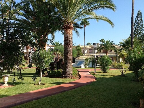 Denia: Ruhiges Ferienhaus, Pool, Meernähe, ortsnah, Klimaanlage, 3 Schlafzimmer