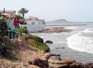 靠近海滩、沙滩椅