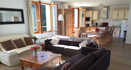 La Maison d'ILHAN ,VUE IMPRENABLE SUR LE LOURON