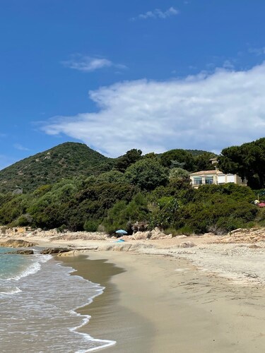 Traumvilla mit Meerblick 180 Grad bis 20 Meter vom Strand entfernt. 