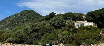 Droomvilla met zeezicht op 180 graden tot 20 meter van het strand. 