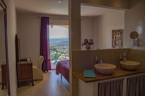 3 slaapkamers, een bureau, wifi, beddengoed