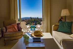 تلفزيون، مشغل دي في دي، كُتُب