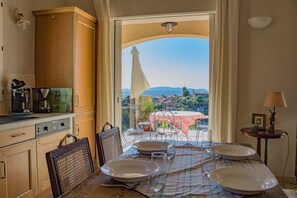 تناول الطعام