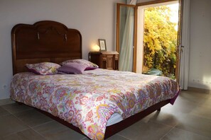 3 bedrooms, desk, WiFi, bed sheets - Luxurious Villa with Panoramic View & Infinity Swimming Pool (Montauroux)