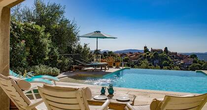 Villa de rĂȘve (150mÂČ) / 3 chambres / Vue panoramique, Piscine chauffĂ©e en saison