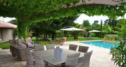 Apartment in renovated contemporary villa, great location and quiet.